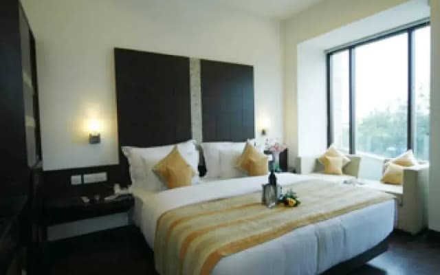 Hotel The South Hall - photo 2