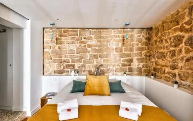 New Stunning 4 Bdrs Apt, With AC – Le Marais - photo 3