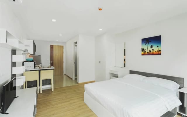 Condo in Kata in Ozone - Unit A708 - photo 4