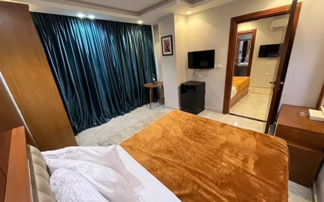Sun City Hotel - photo 3