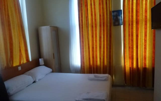Hotel Isis - photo 4