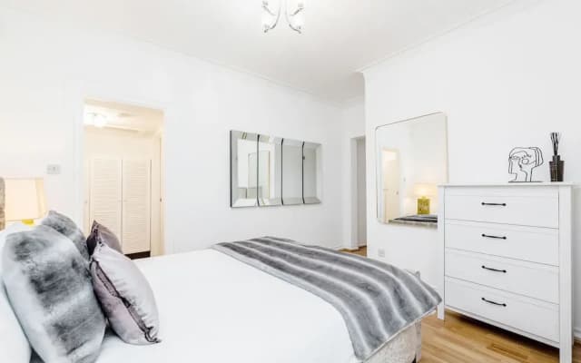 Earls Court Road Apartments - photo 2