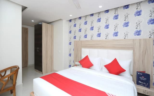 Capital O 18853 Hotel Mega - photo 4