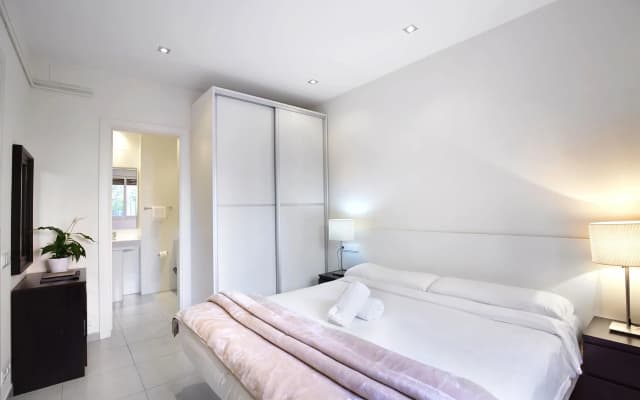 AinB Diagonal Francesc Macia Apartments - photo 3
