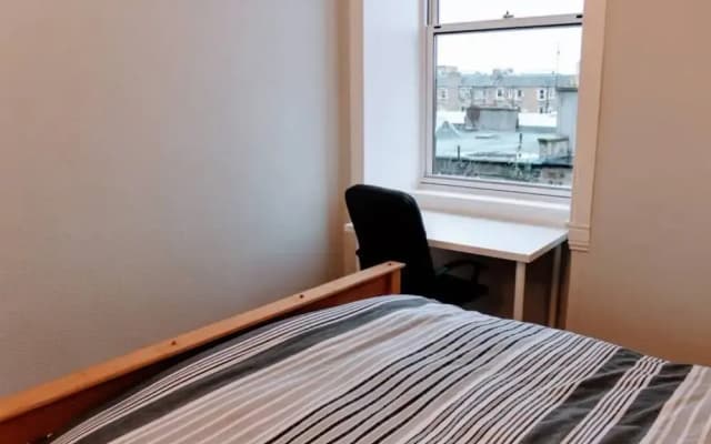 1 Bedroom Flat in City Centre Accommodates 4 - photo 4