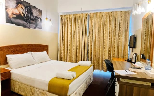 Queen's Hotel - photo 4