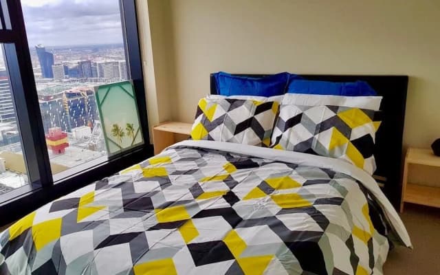 568 Collins Tower - photo 3