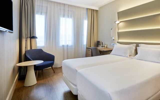 NH Sants Barcelona  - photo 4