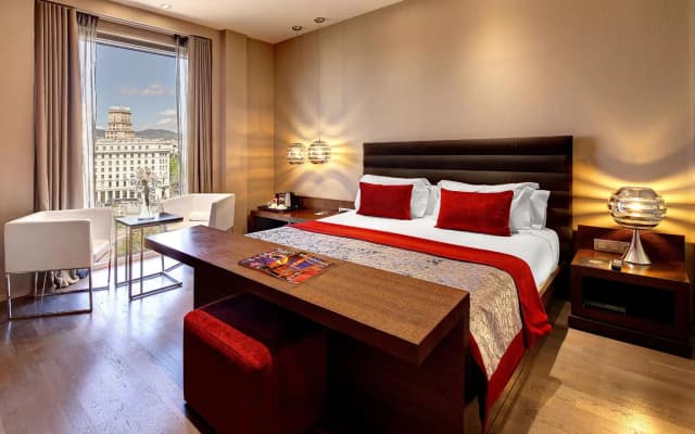 Olivia Plaza Hotel - photo 2