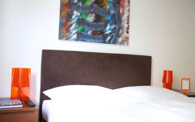 Tom's Hotel - photo 2