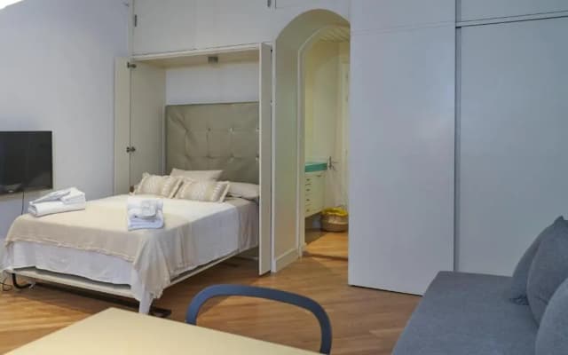Spacious & comfortable flat in centric Eixample - photo 3