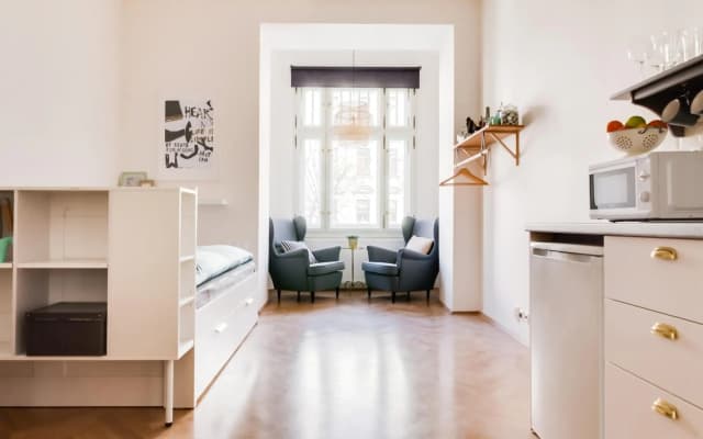 Trendy Local Apartment - photo 4