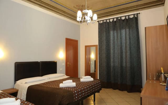 Adelaide House - photo 3