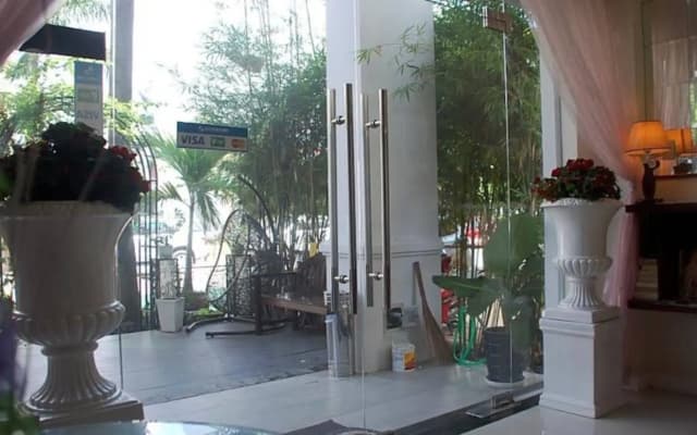 Bizu Hotel II - photo 2