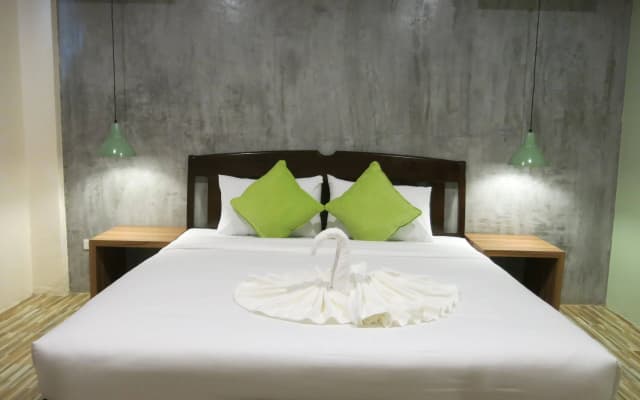 OYO 1118 K L Boutique Hotel (Vaccinated Staff) - photo 4