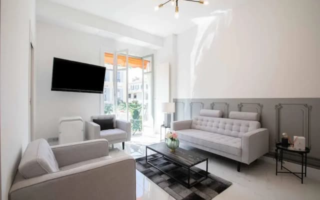 Le Magenta in Nice With 1 Bedrooms and 1 Bathrooms - photo 2