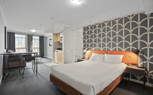 KOZYGURU Sydney CBD Amazing View 2 Bed Family Apartment NHA653-702 - photo 5