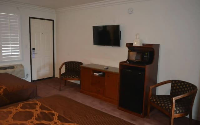 Welcome Inn on Colorado Blvd - photo 5