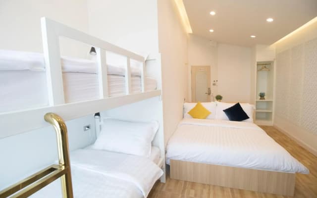 The LOL Elephant Hostel - photo 4