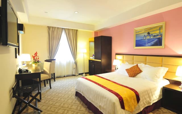 Hallmark Crown Hotel - photo 4