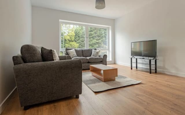 Spacious Modern Apartment - photo 3