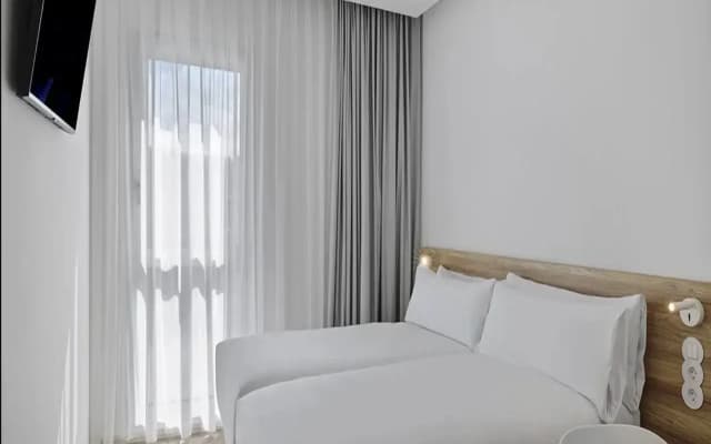 B&B HOTEL Madrid San Fermin - photo 4