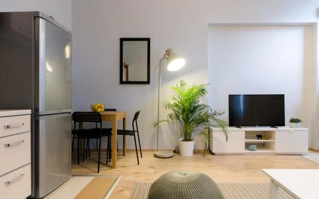 I30 Studio Apartment In Central Location. - photo 4