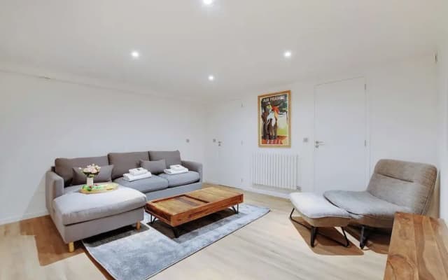 Spacious Apartment With 2 Rooms - photo 5