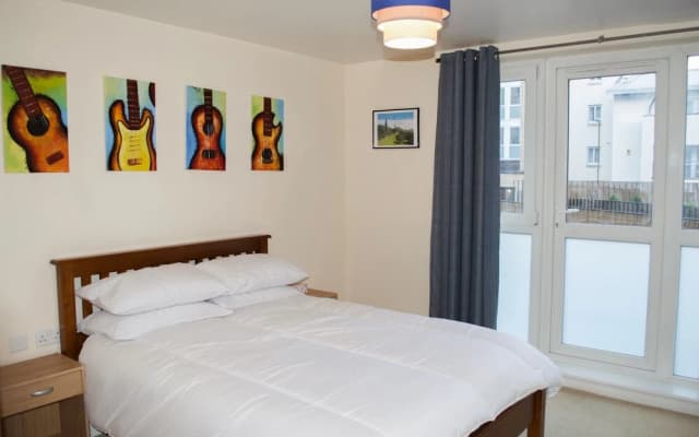Bright 2 Bedroom Flat With Patio - photo 4