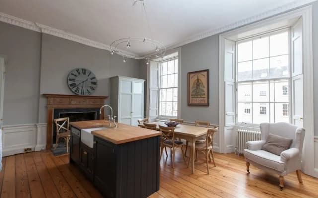 Central, Spacious 3BR Edinburgh Flat For 6 - photo 5