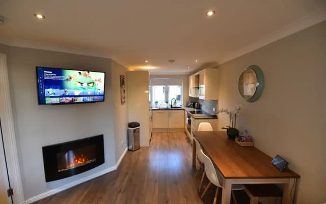First St Johns Hill Apartment 3 - photo 4