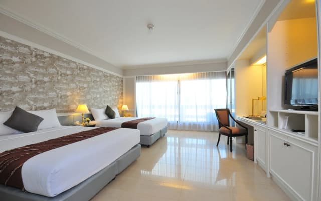 Centre Point Plus Hotel Pratunam - photo 4