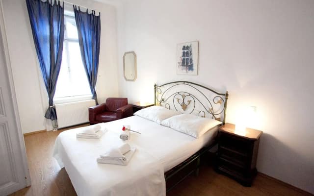 Oktogon Apartment - photo 3