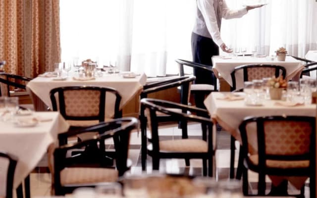 VIP Executive Suites do Marques Hotel - photo 5