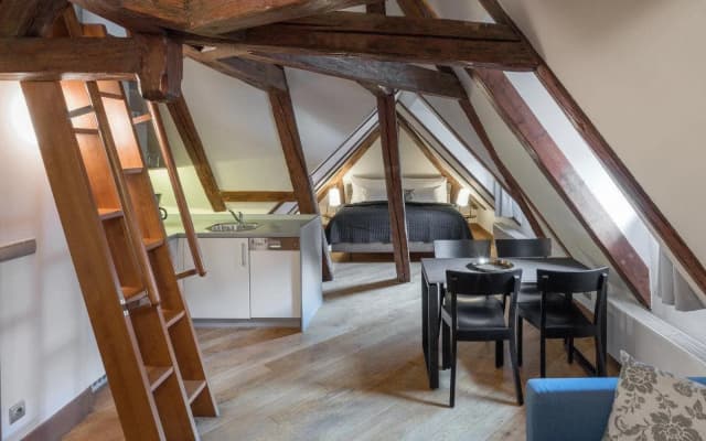 3 Epoques Apartments by Adrez Living - photo 4