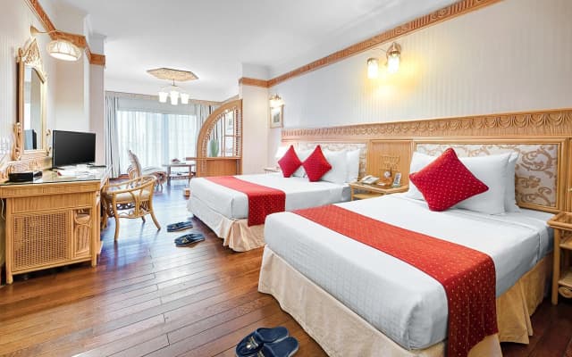 Green Plaza Hotel - photo 2