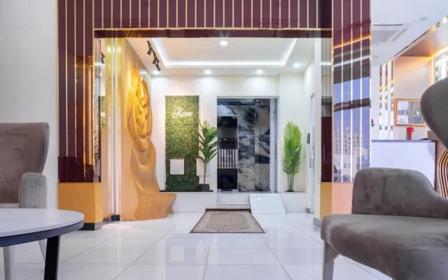 OYO Townhouse 156 Rose Hotel Apartments. - photo 2