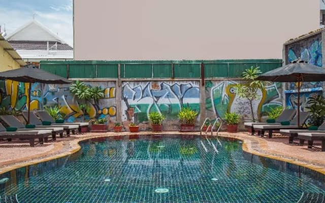 Side Walk Hotel - photo 4