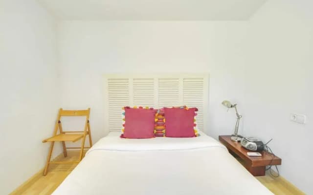 Fabulous 2 Bed with terrace close to Plaza España - photo 3