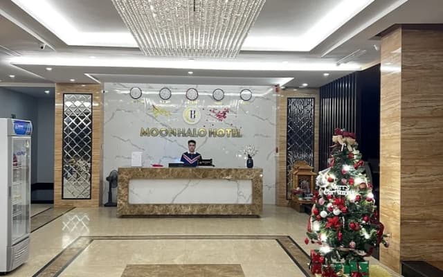 Moon Halo Hotel - photo 2