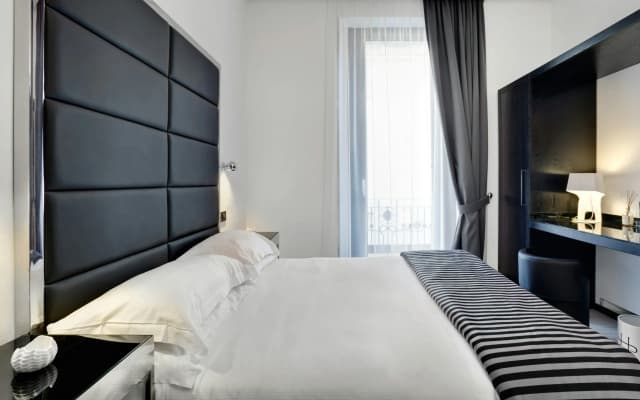 LHP Hotel Napoleon - photo 5