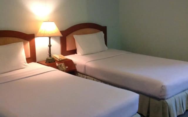 NightBazaar Inn Hotel - photo 5
