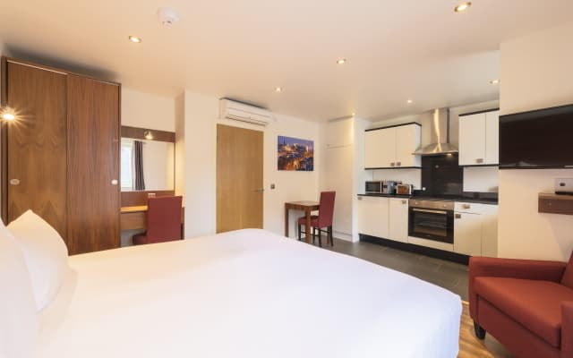 Holyrood Aparthotel - photo 5