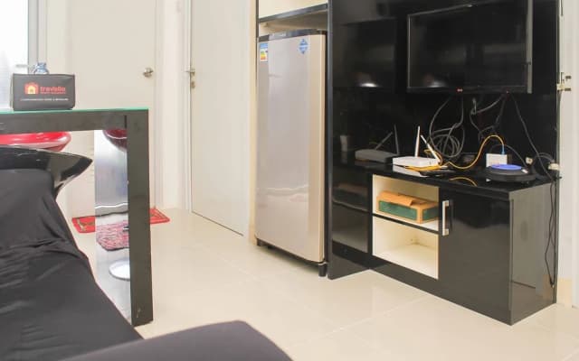 Scenic 2Br Green Pramuka City Apartment Near Mall - photo 3