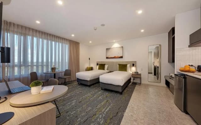 Littomore Suites Kingswood - photo 3