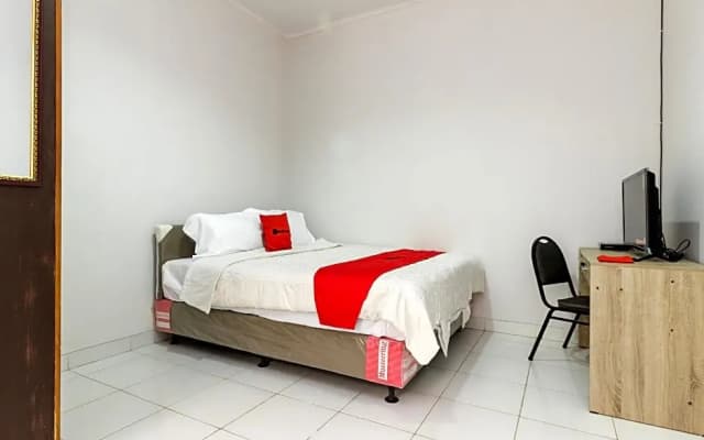 RedDoorz Syariah near Pondok Indah Mall 3 - photo 5