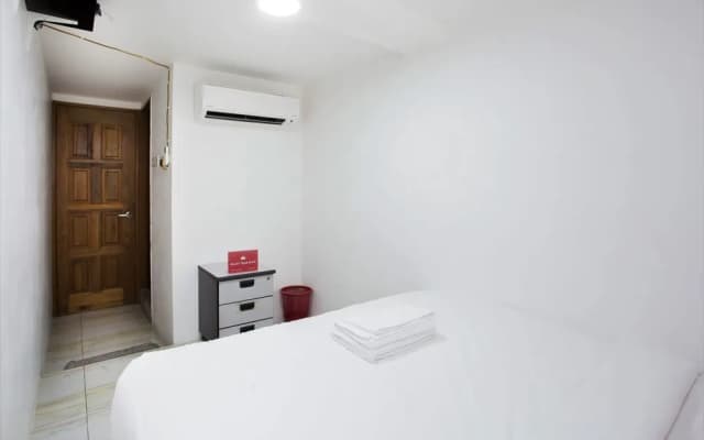 Everest Hotel by OYO Rooms - photo 5