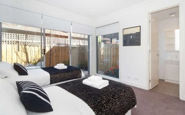 Caulfield Executive Apartment - photo 3