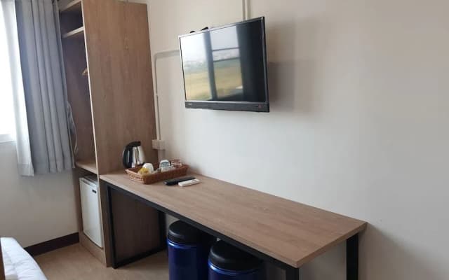 Sleep To Fly Hotel & Hostel - photo 4