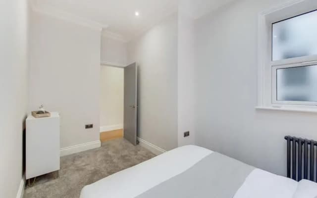 Brand New Luxury 2-bed Apartment in London - photo 2